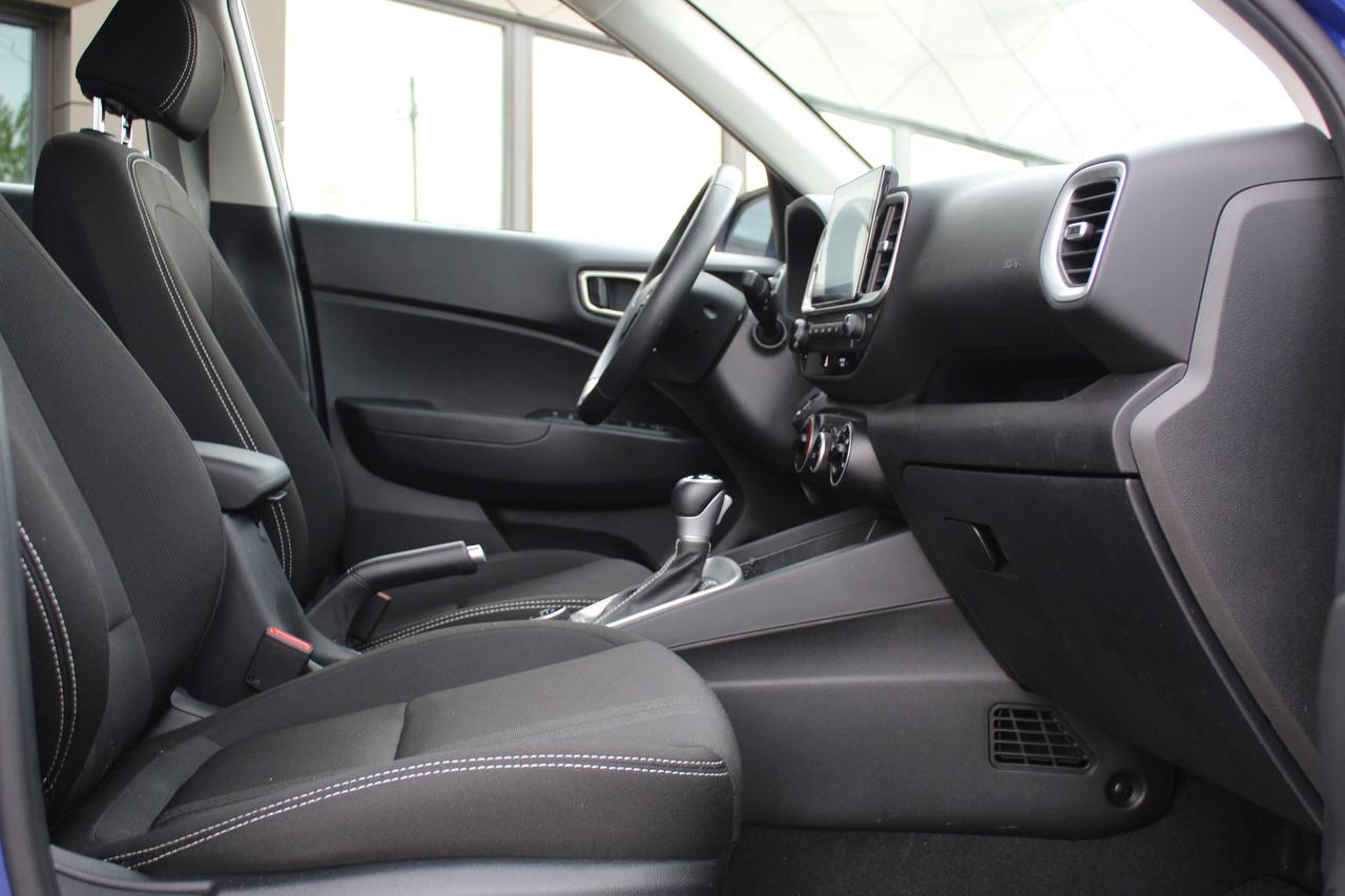 2024 Hyundai Venue Preferred IVT w/Two-Tone Photo
