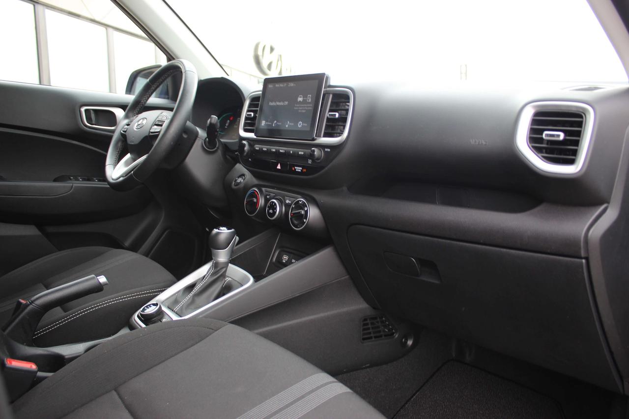 2024 Hyundai Venue Preferred IVT w/Two-Tone Photo