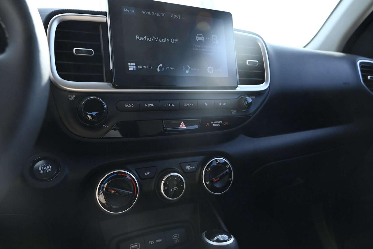 2024 Hyundai Venue Preferred IVT w/Two-Tone Photo