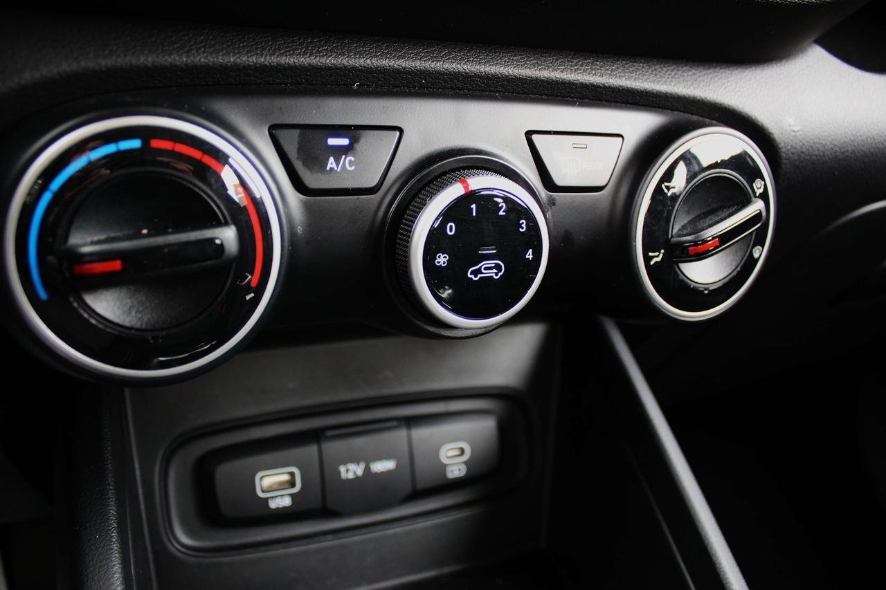 2024 Hyundai Venue Preferred IVT w/Two-Tone Photo