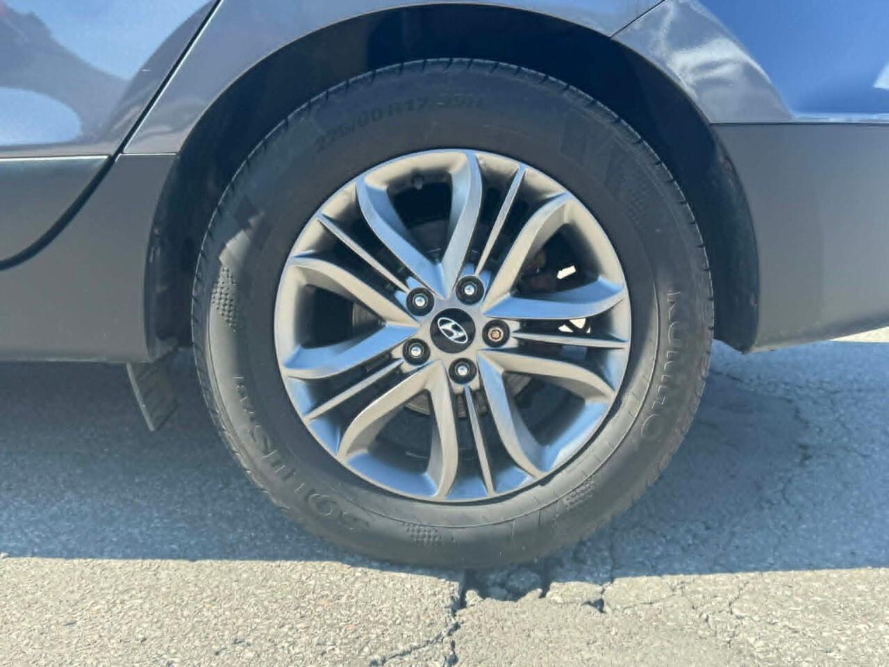 2014 Hyundai Tucson GLS   CLEAN CARFAX   TWO SETS OF TIRES ON RIMS   H Photo