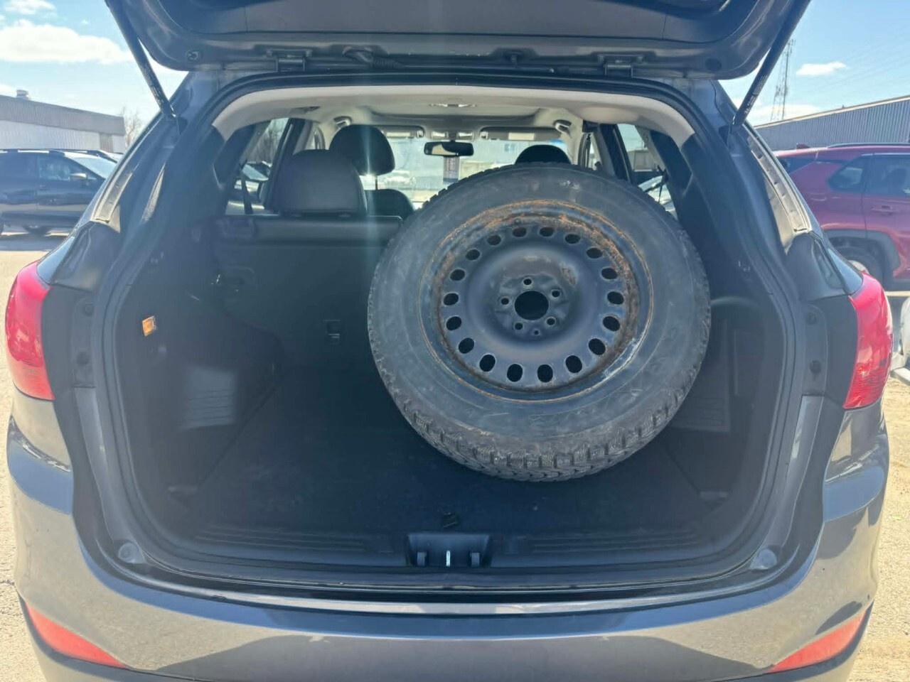 2014 Hyundai Tucson GLS   CLEAN CARFAX   TWO SETS OF TIRES ON RIMS   H Photo