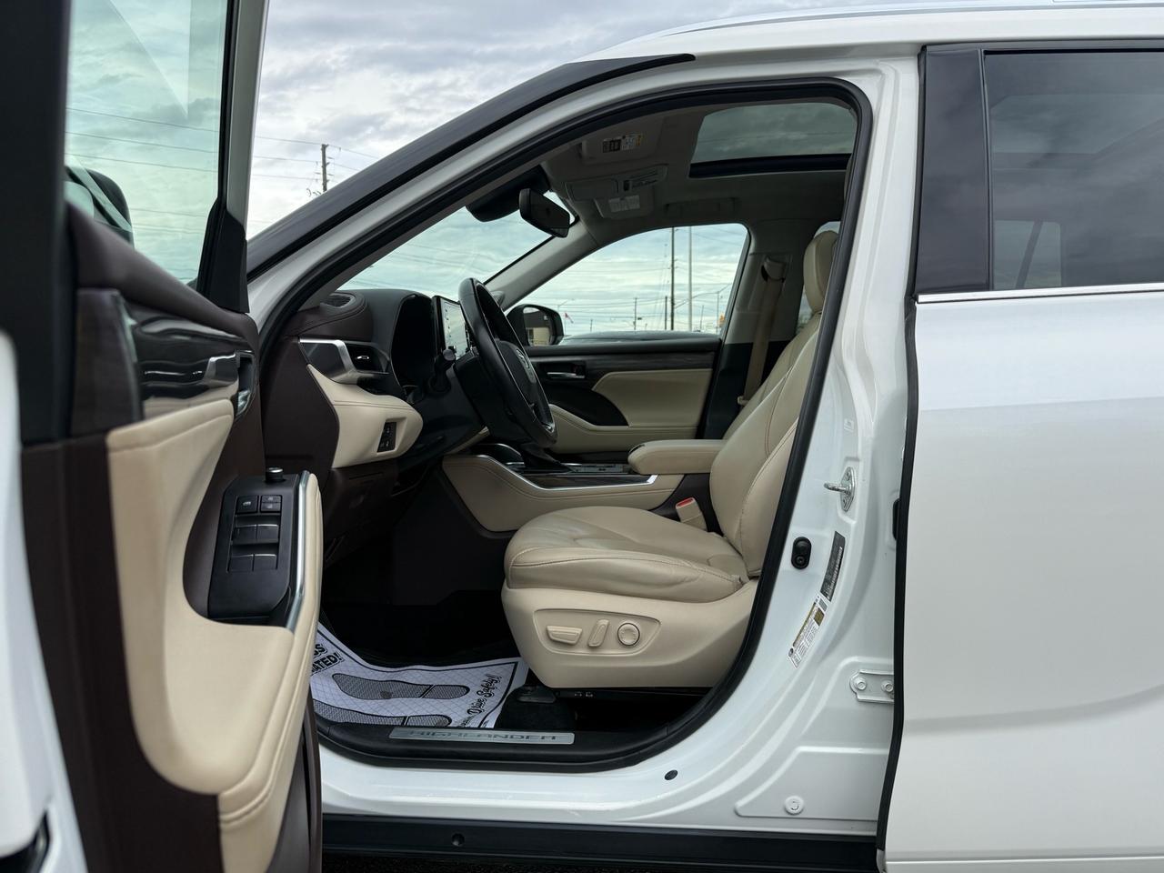2021 Toyota Highlander Hybrid Limited AWD  ACCIDENT FREE 1-OWNER CERTIFIE Photo