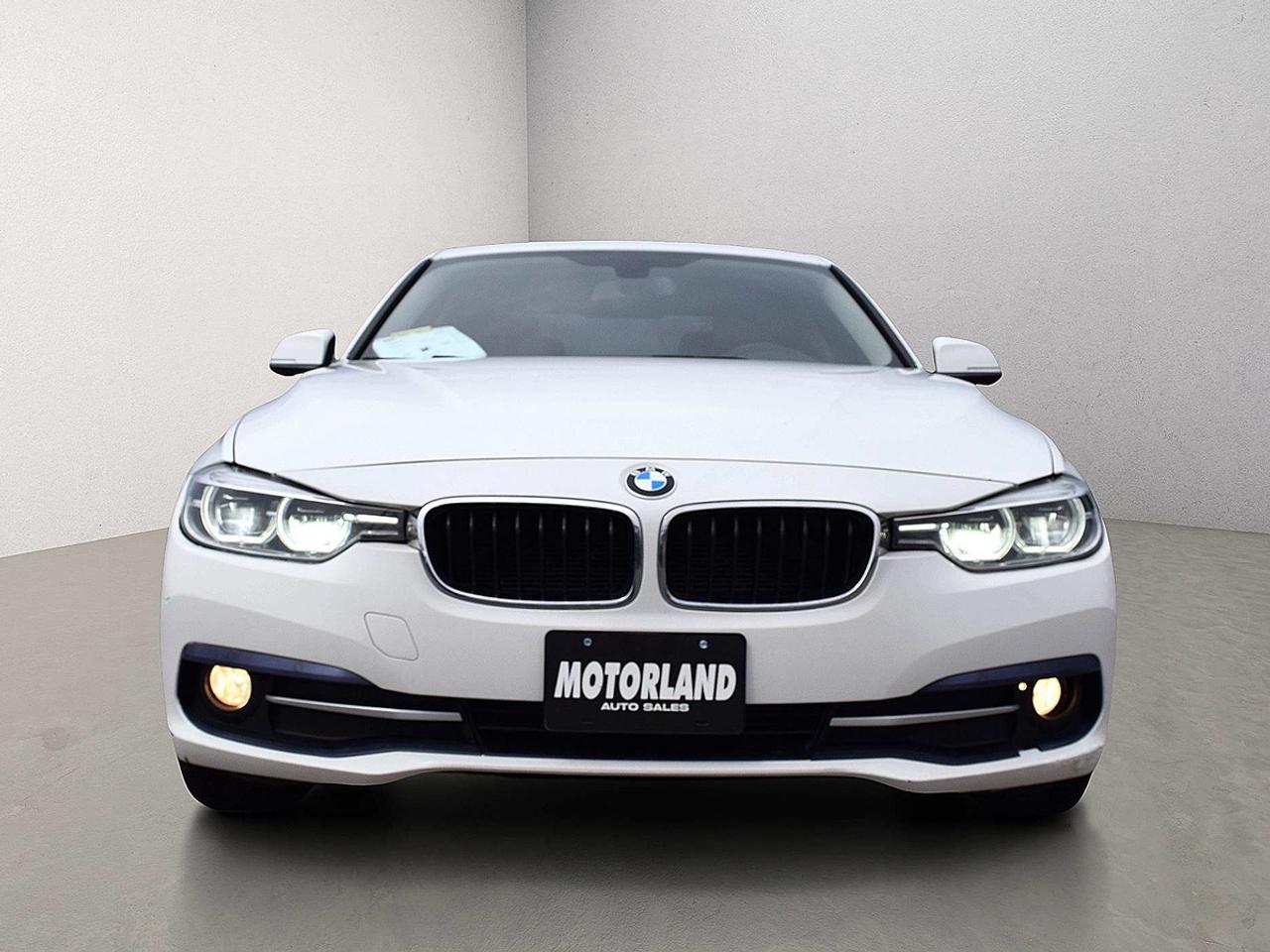 2017 BMW 3 Series 320i xDrive Sport Line Navigation Photo