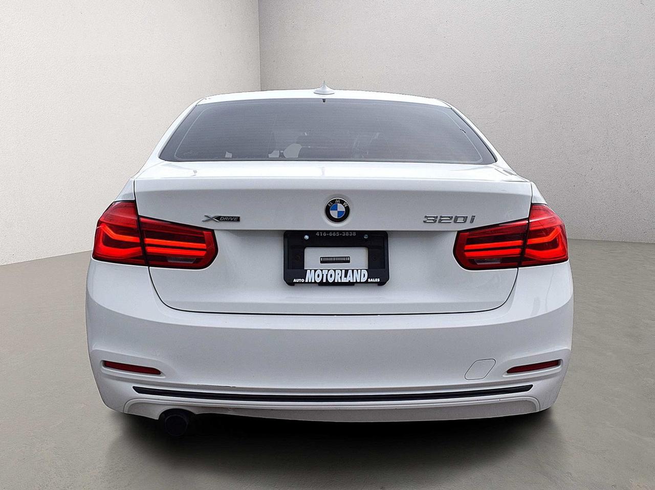 2017 BMW 3 Series 320i xDrive Sport Line Navigation Photo