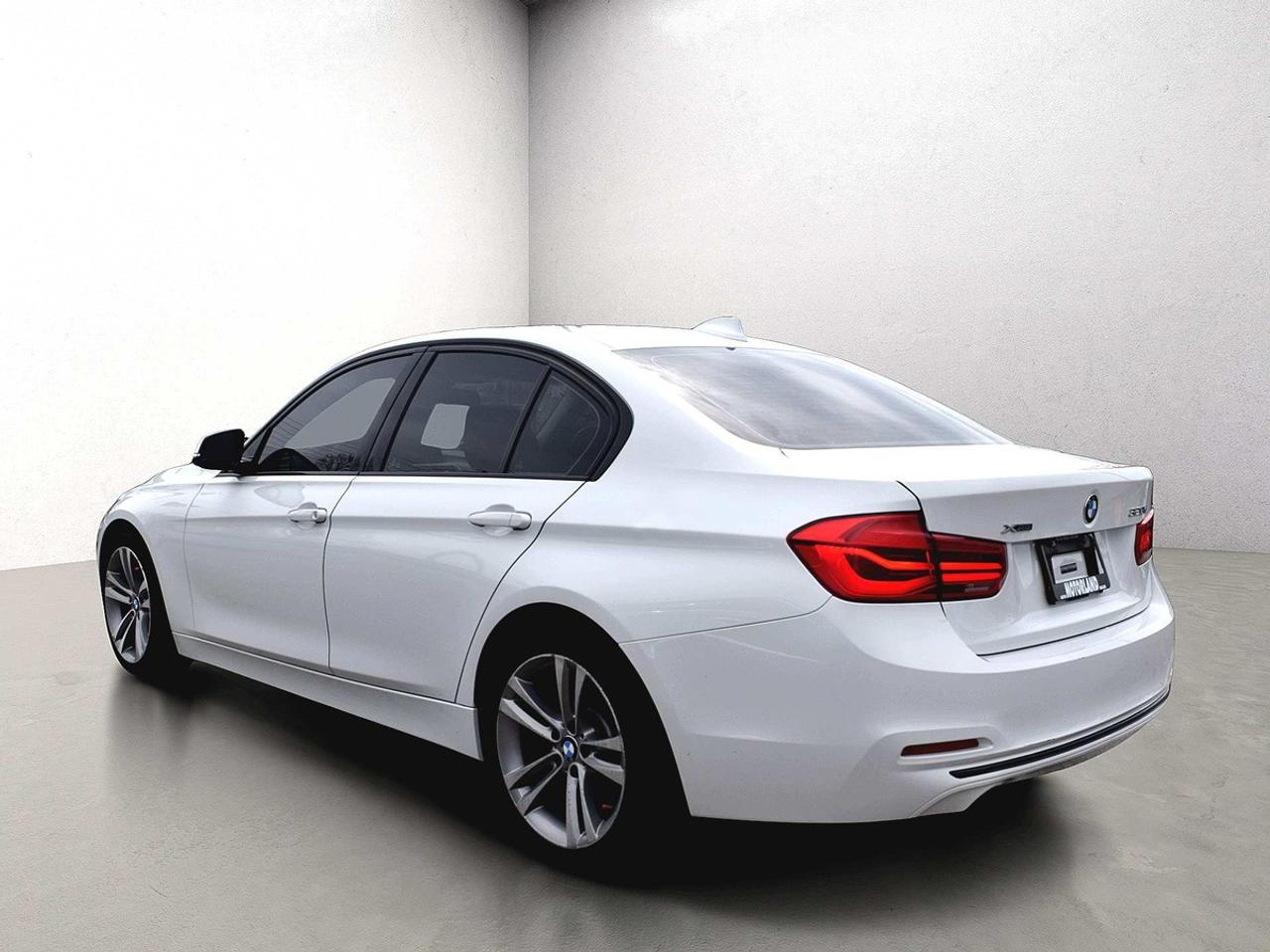 2017 BMW 3 Series 320i xDrive Sport Line Navigation Photo