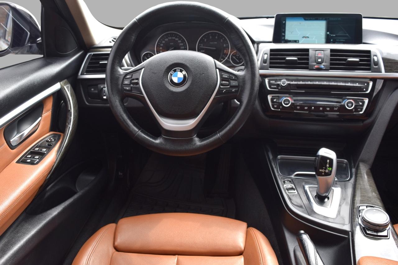 2017 BMW 3 Series 320i xDrive Sport Line Navigation Photo
