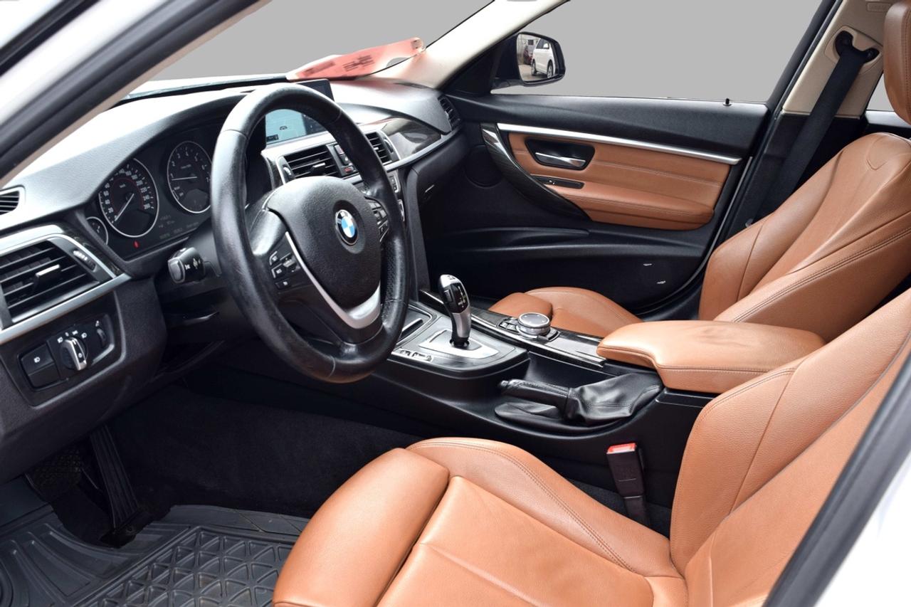 2017 BMW 3 Series 320i xDrive Sport Line Navigation Photo