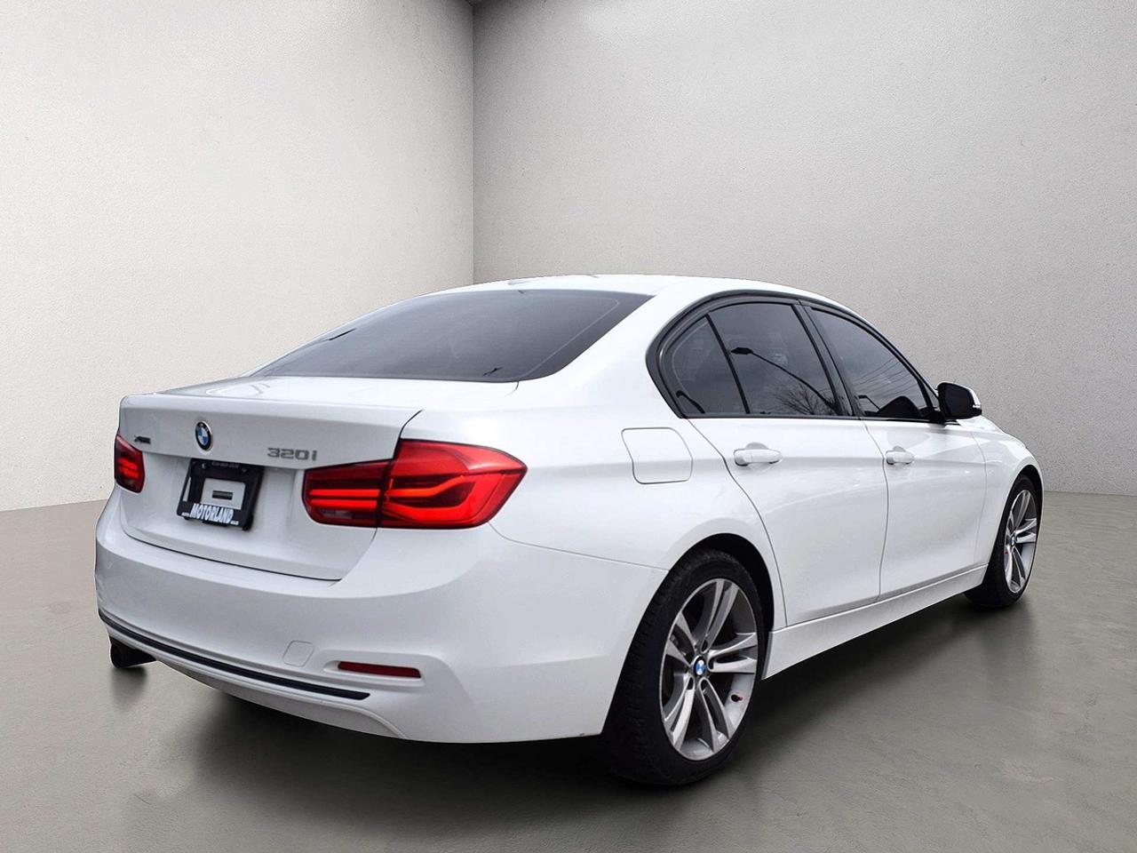 2017 BMW 3 Series 320i xDrive Sport Line Navigation Photo