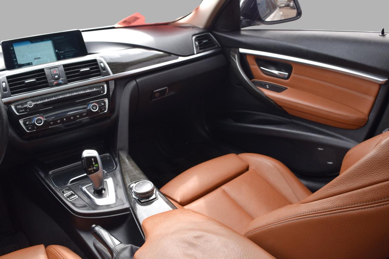 2017 BMW 3 Series 320i xDrive Sport Line Navigation Photo