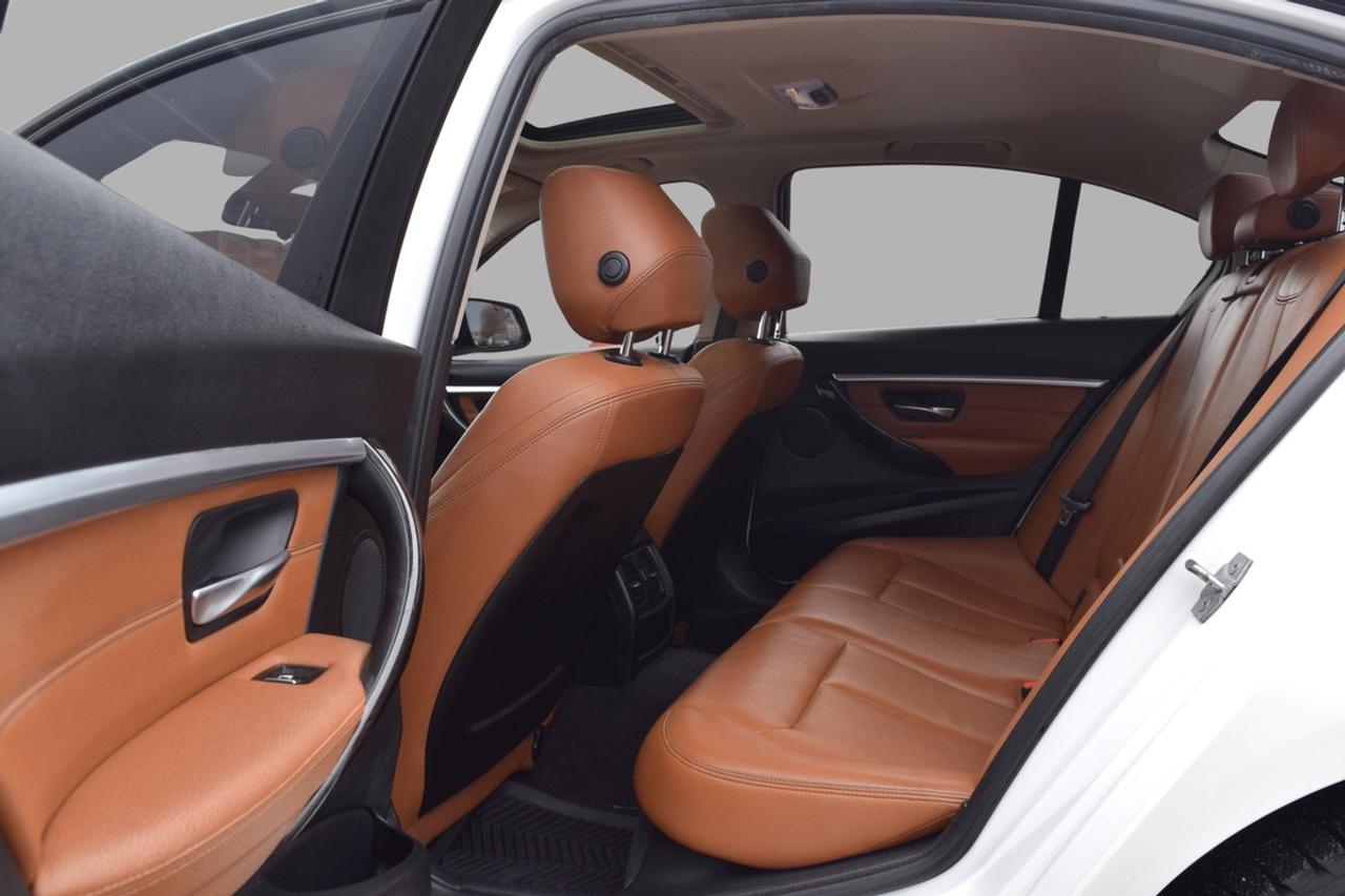 2017 BMW 3 Series 320i xDrive Sport Line Navigation Photo