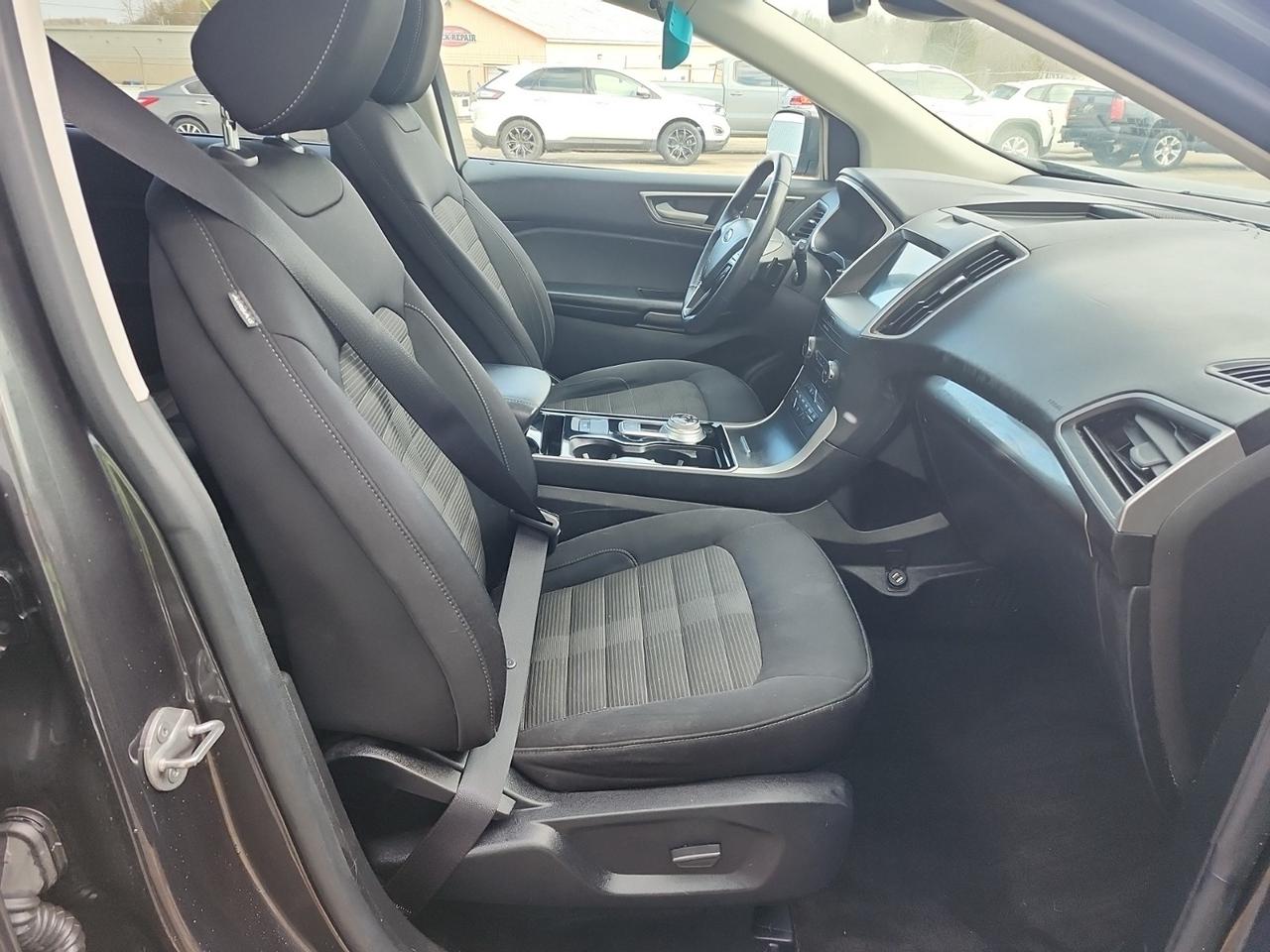 2020 Ford Edge SEL - Photo #2