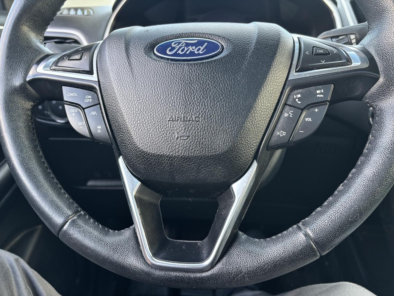 2020 Ford Edge SEL Photo