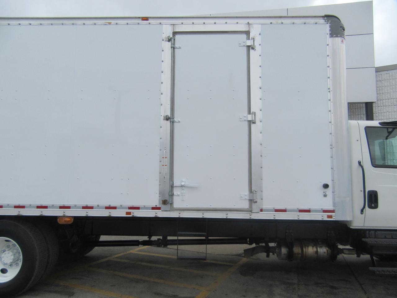 2018 International 4300 CUMMINS DIESEL 26FT BOX  POWER LIFTGATE & RAMP Photo