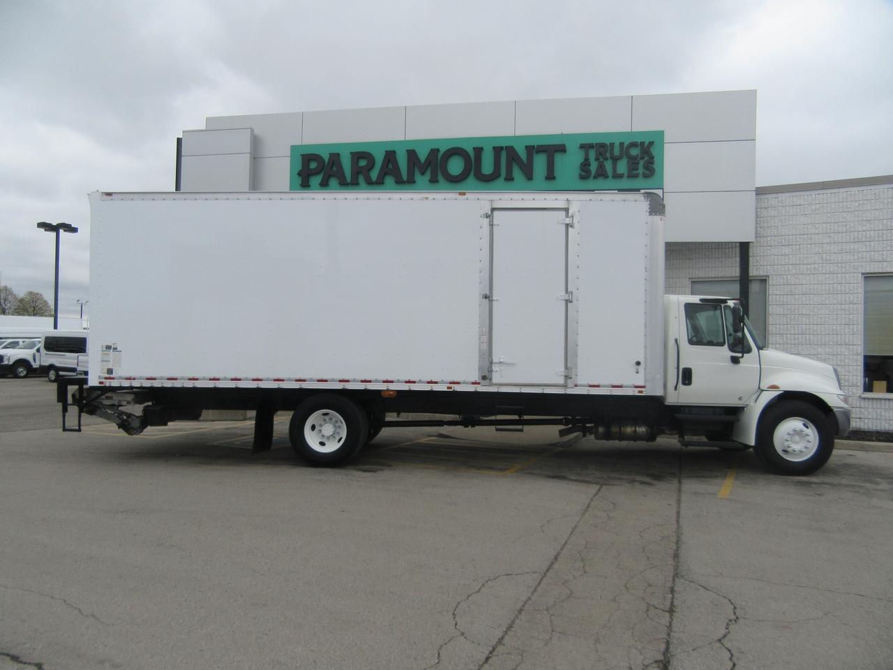 2018 International 4300 CUMMINS DIESEL 26FT BOX  POWER LIFTGATE & RAMP Photo