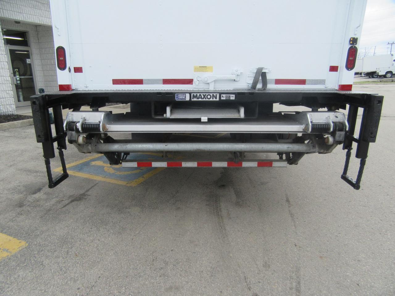 2018 International 4300 CUMMINS DIESEL 26FT BOX  POWER LIFTGATE & RAMP Photo4
