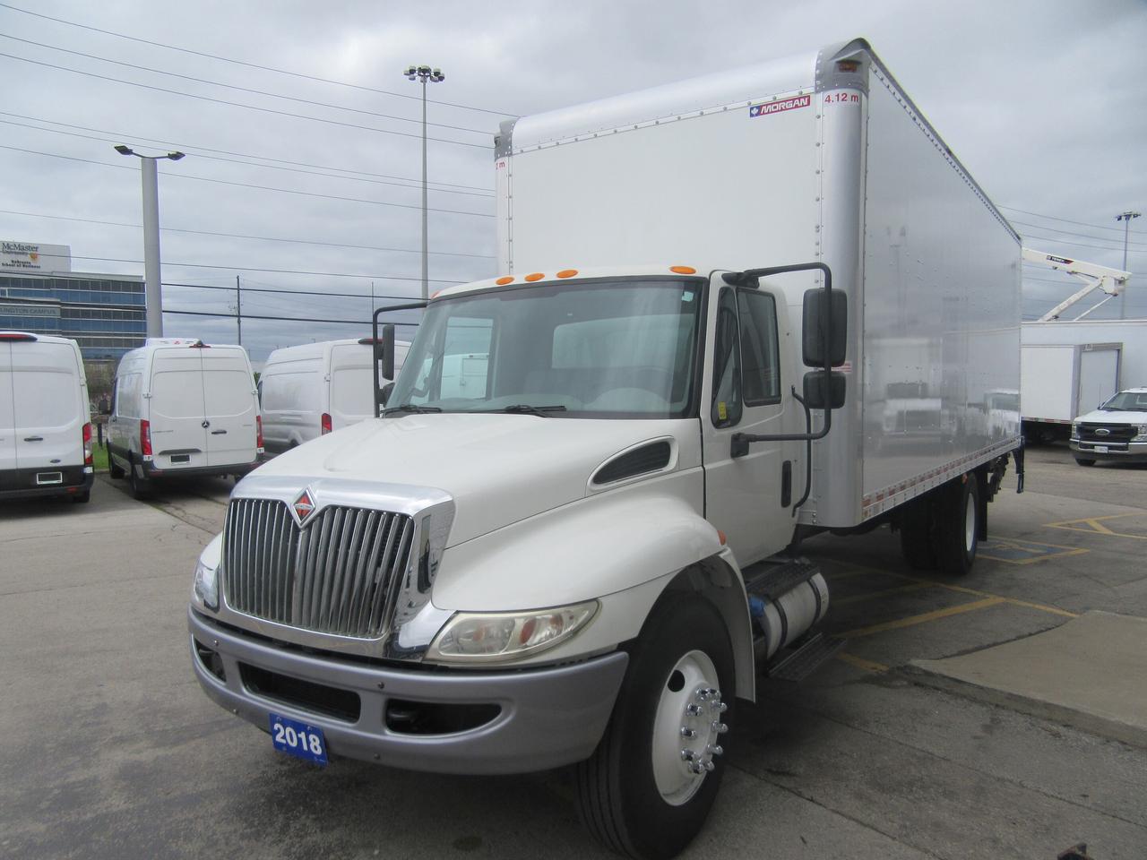 2018 International 4300 CUMMINS DIESEL 26FT BOX  POWER LIFTGATE & RAMP Photo