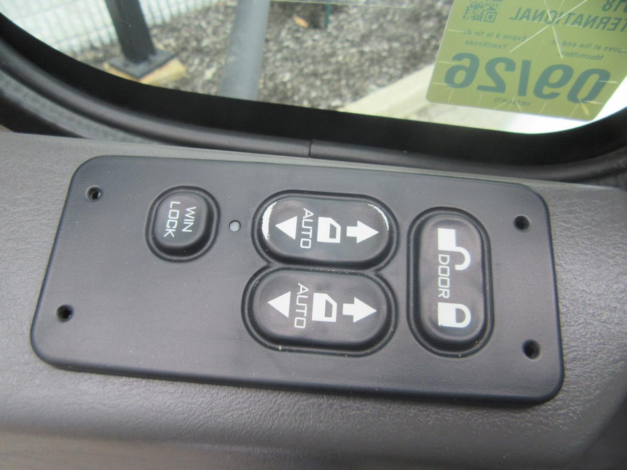 2018 International 4300 CUMMINS DIESEL 26FT BOX  POWER LIFTGATE & RAMP Photo