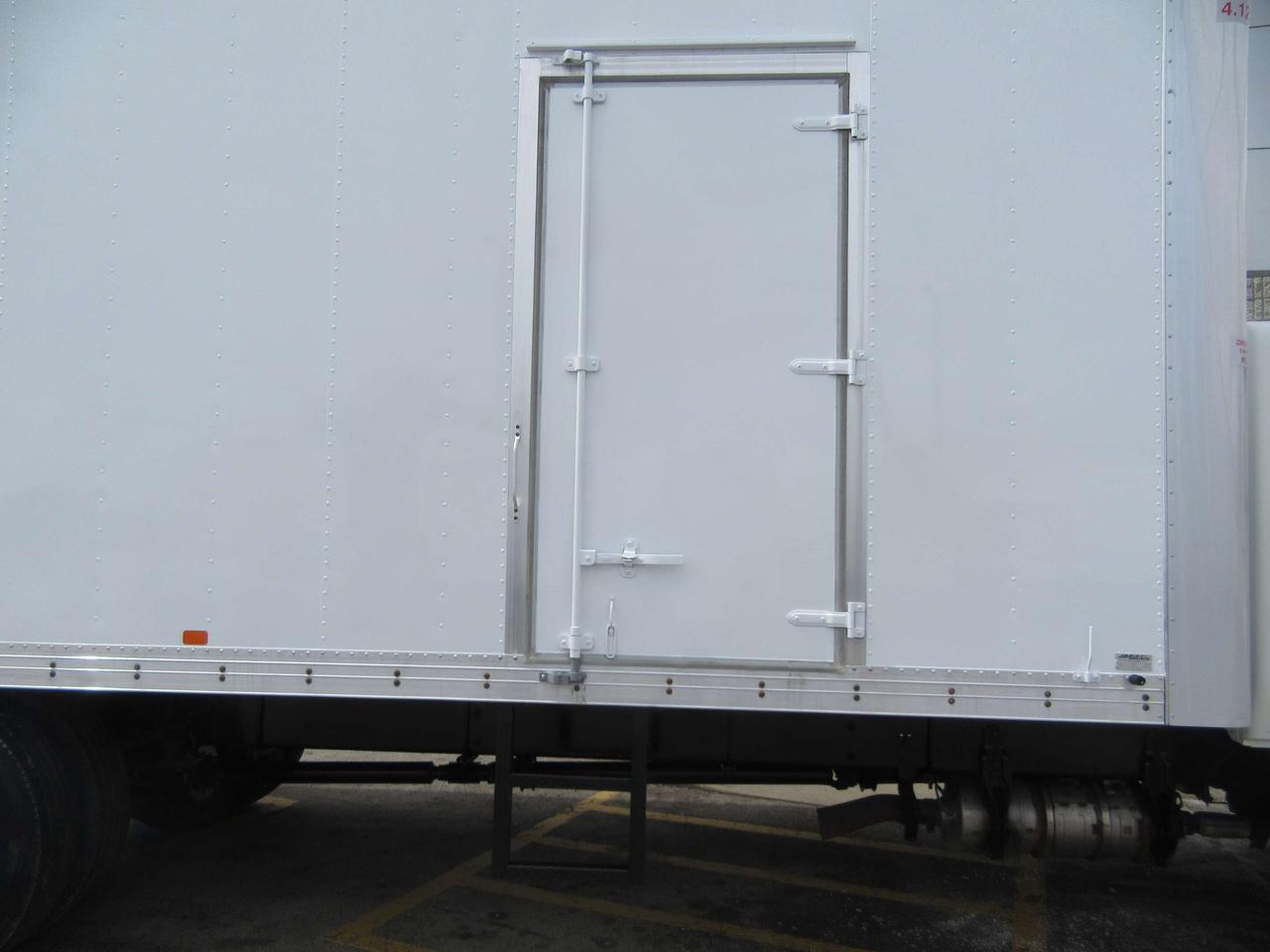 2019 International 4300 CUMMINS DIESEL 26FT BOX  POWER LIFTGATE & RAMP Photo2