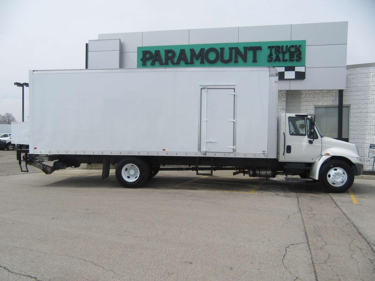 2019 International 4300 CUMMINS DIESEL 26FT BOX  POWER LIFTGATE & RAMP Photo1