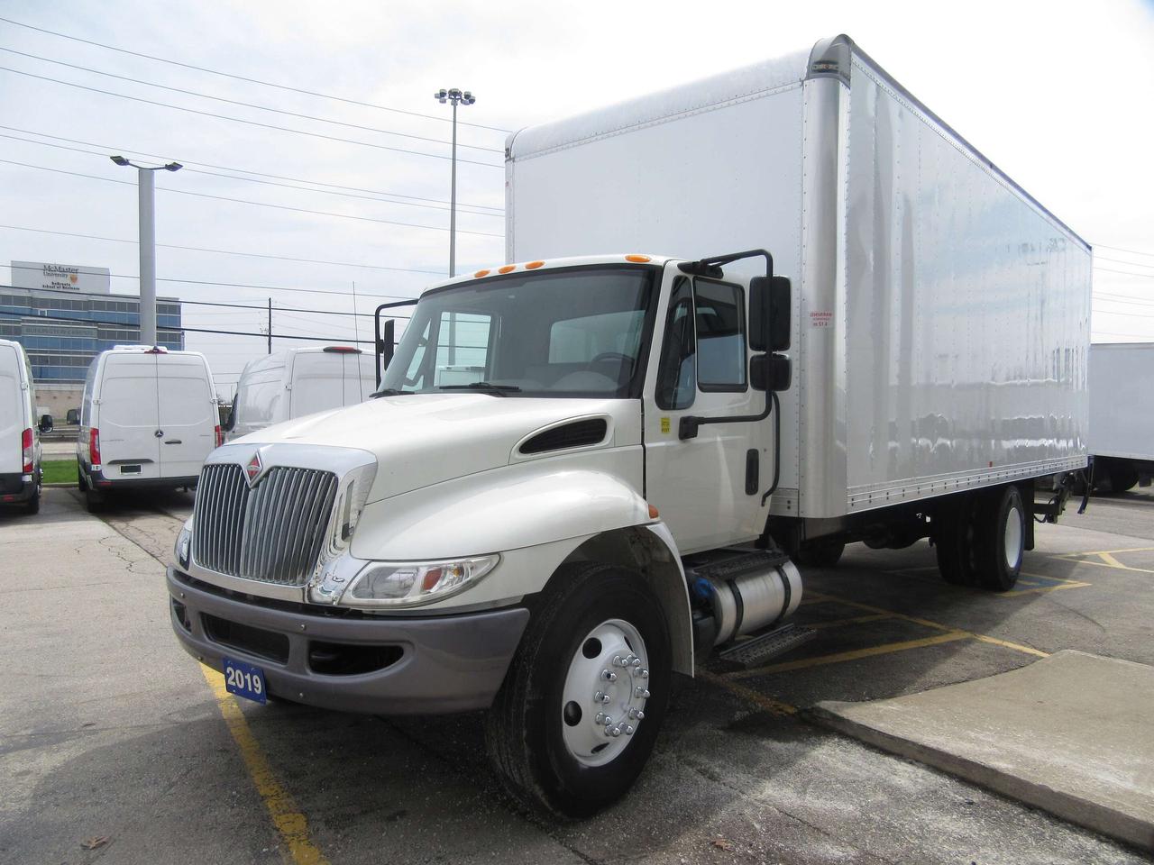 2019 International 4300 CUMMINS DIESEL 26FT BOX  POWER LIFTGATE & RAMP Photo
