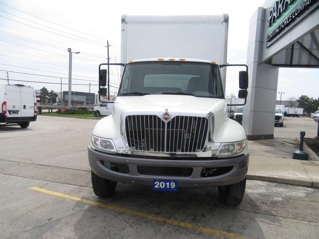 2019 International 4300 CUMMINS DIESEL 26FT BOX  POWER LIFTGATE & RAMP Photo