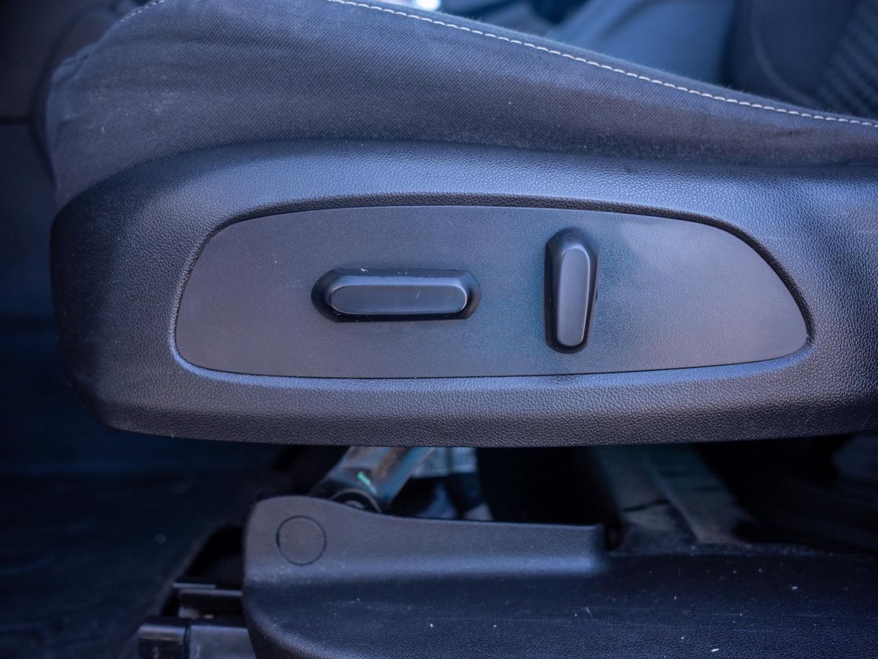 2017 GMC Acadia SLE - Power Seats   Remote Trunk Release Photo