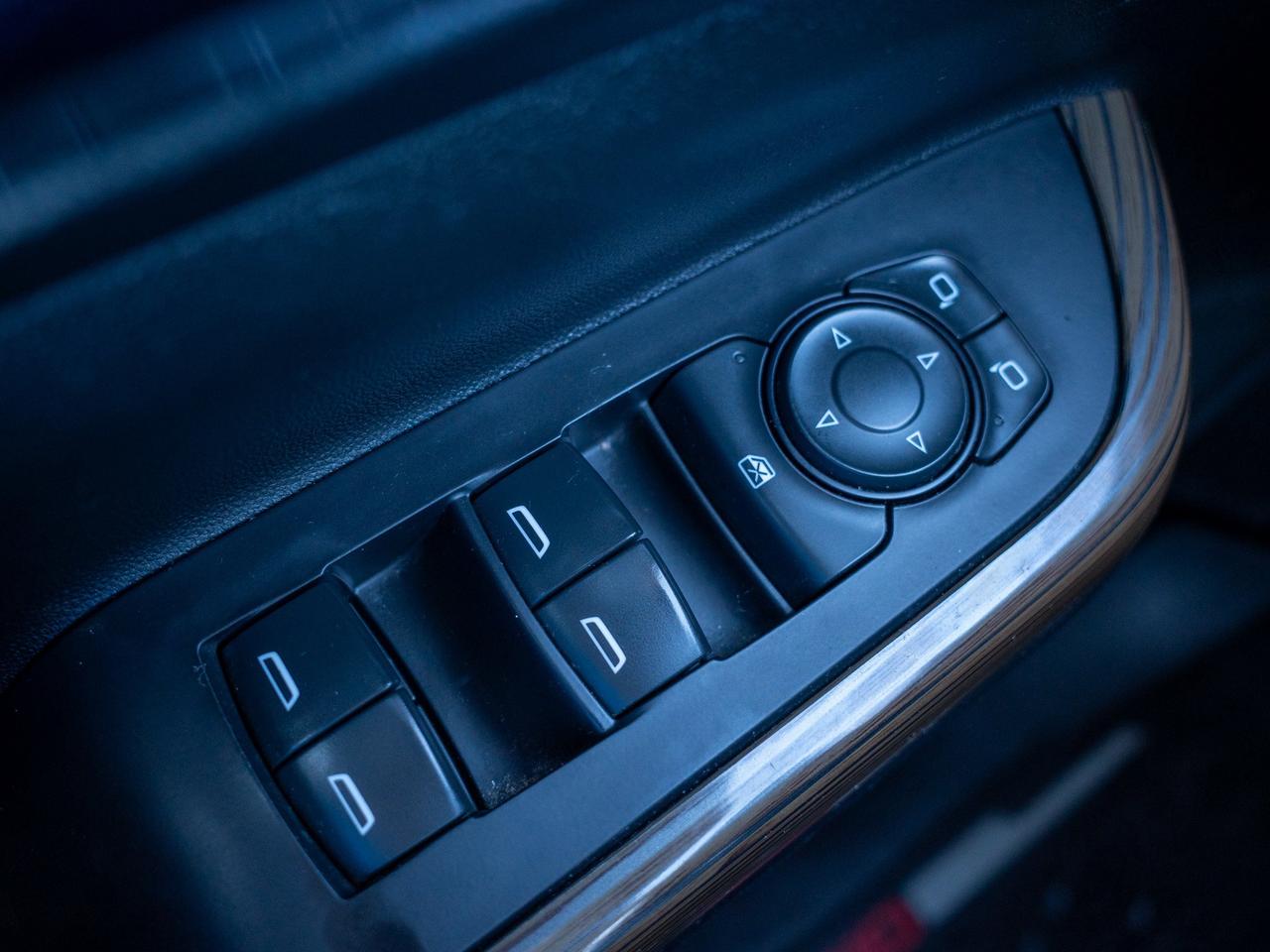 2017 GMC Acadia SLE - Power Seats   Remote Trunk Release Photo