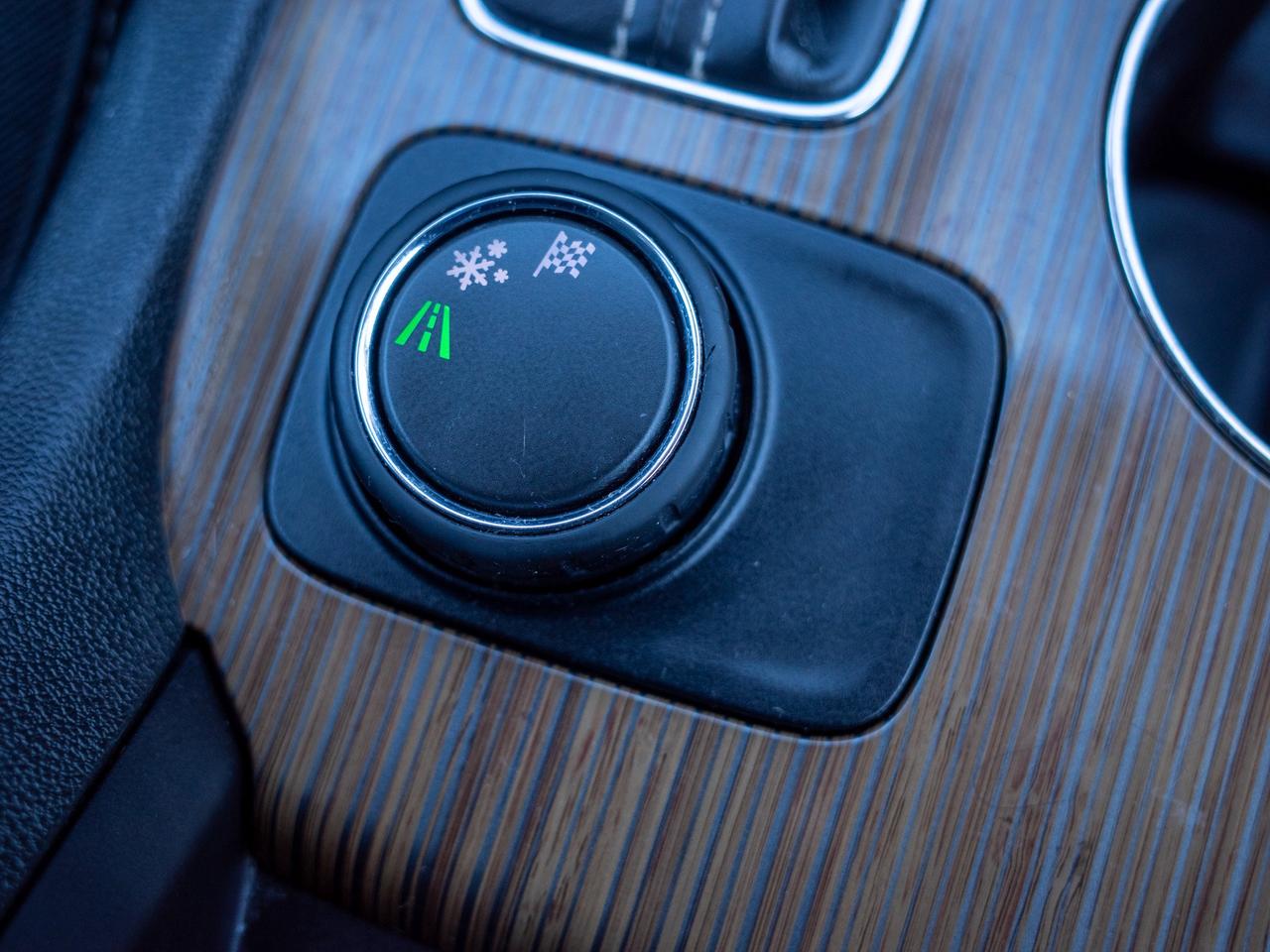 2017 GMC Acadia SLE - Power Seats   Remote Trunk Release Photo