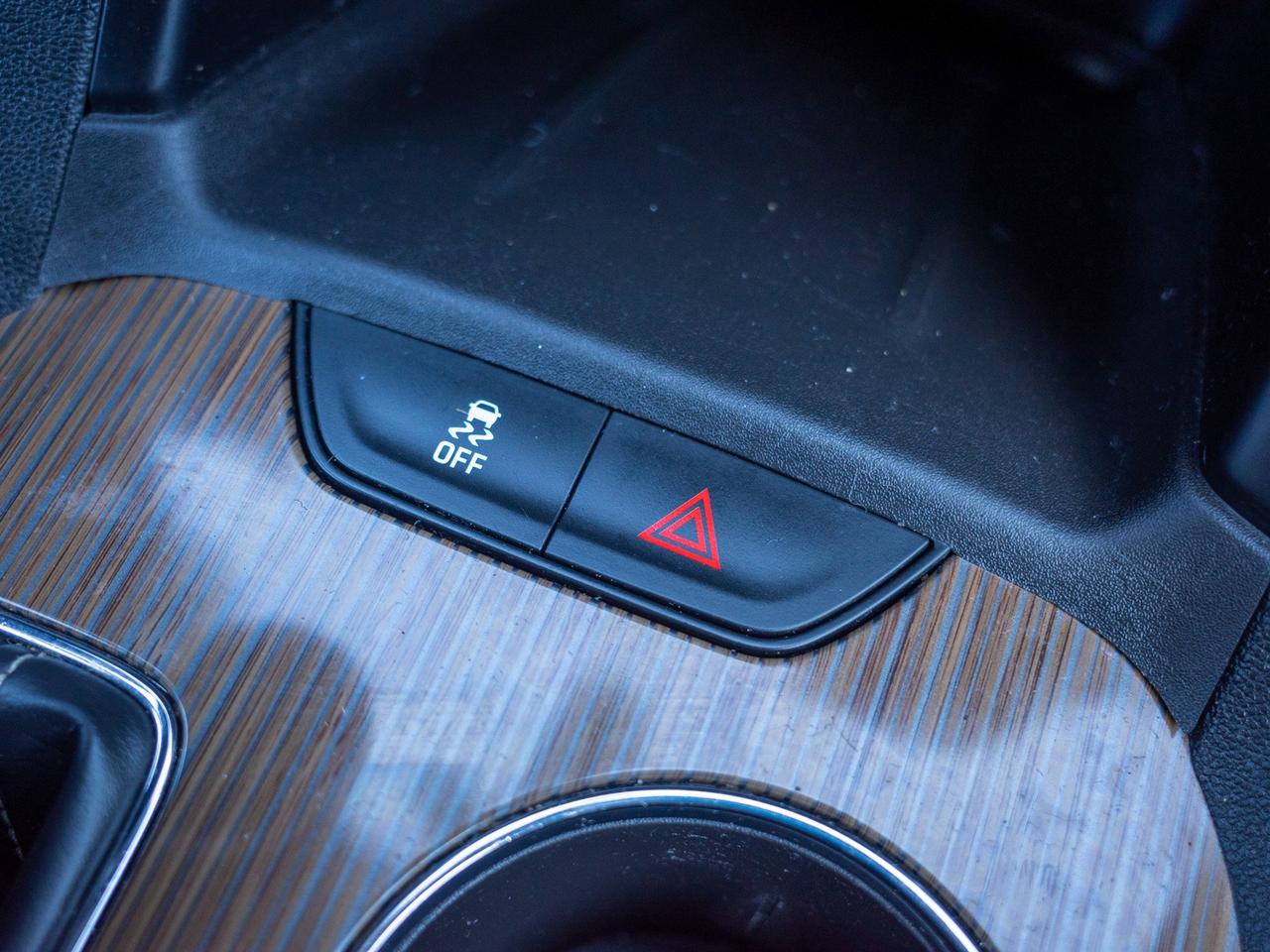 2017 GMC Acadia SLE - Power Seats   Remote Trunk Release Photo