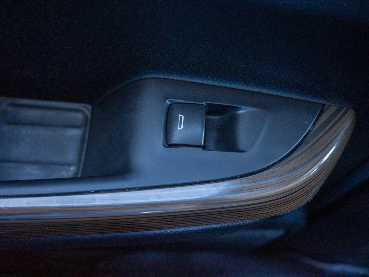 2017 GMC Acadia SLE - Power Seats   Remote Trunk Release Photo