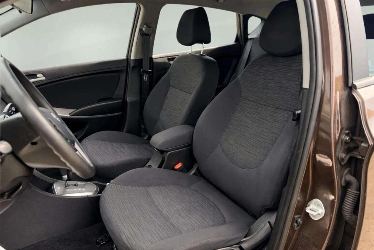 2015 Hyundai Accent AUTO GL Photo