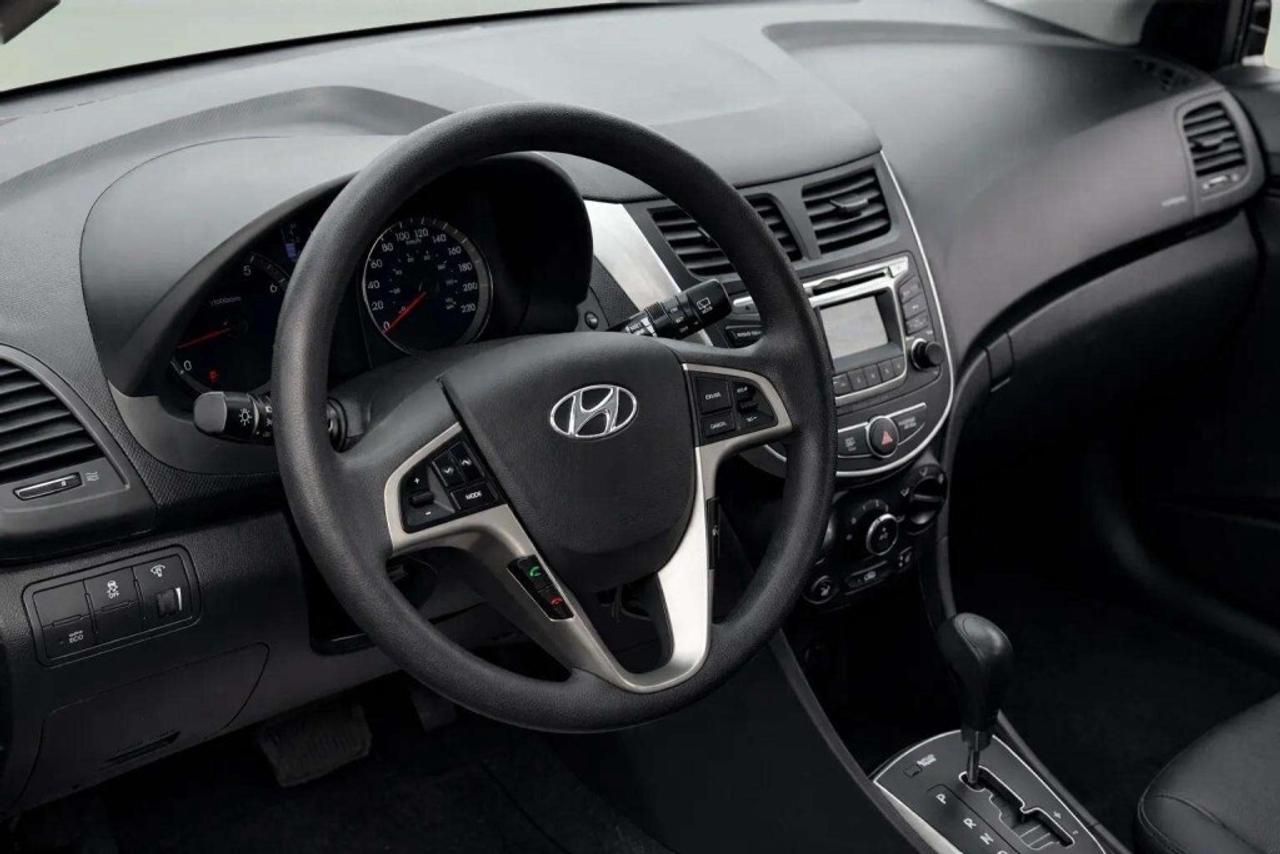 2015 Hyundai Accent AUTO GL Photo