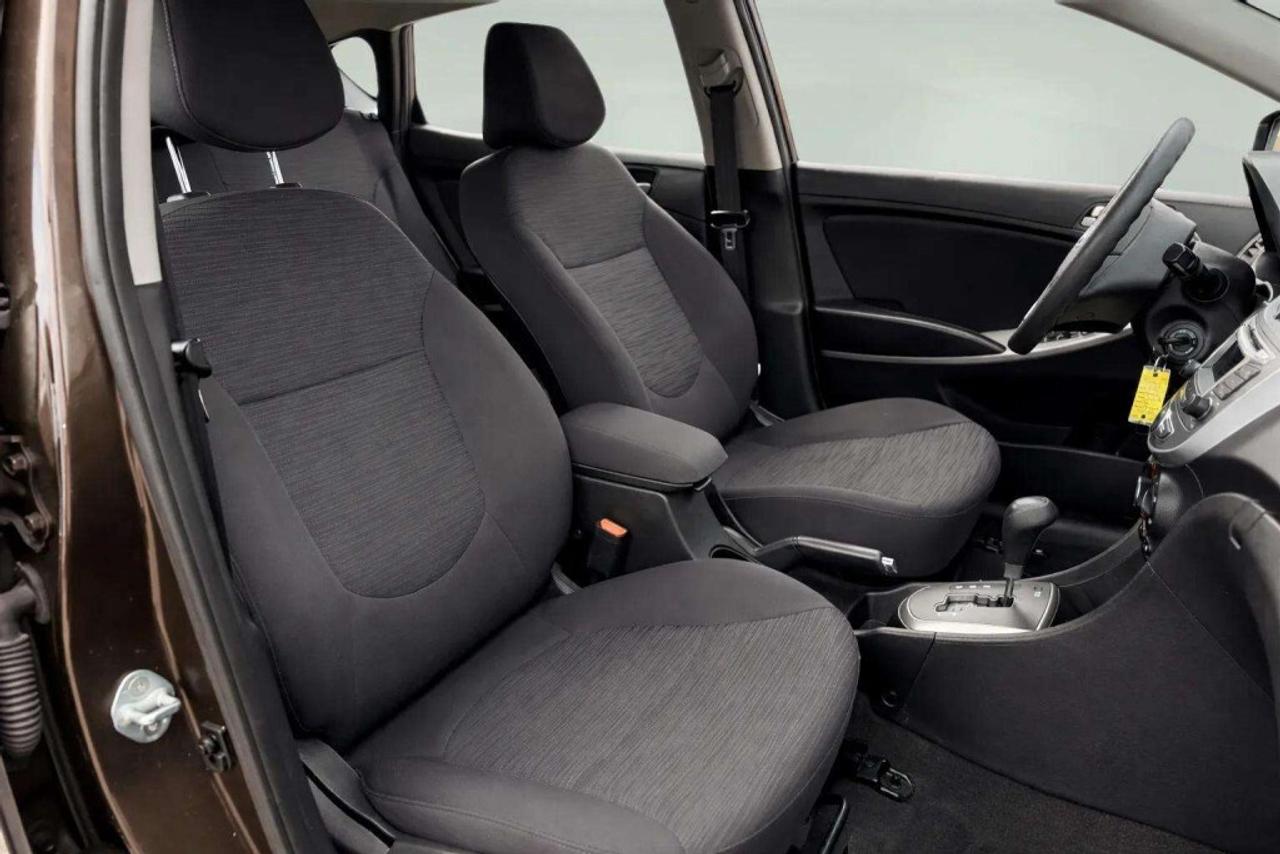 2015 Hyundai Accent AUTO GL Photo