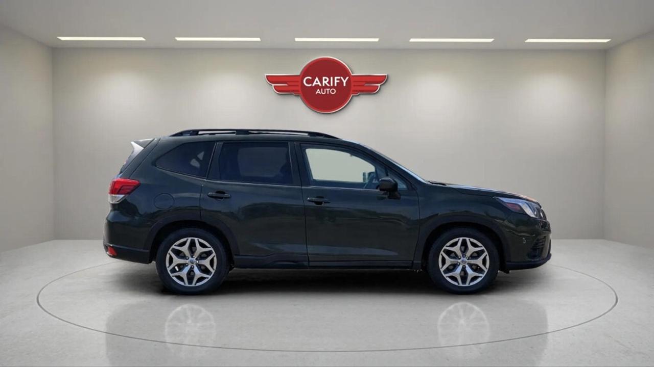 2022 Subaru Forester TOURING Photo3