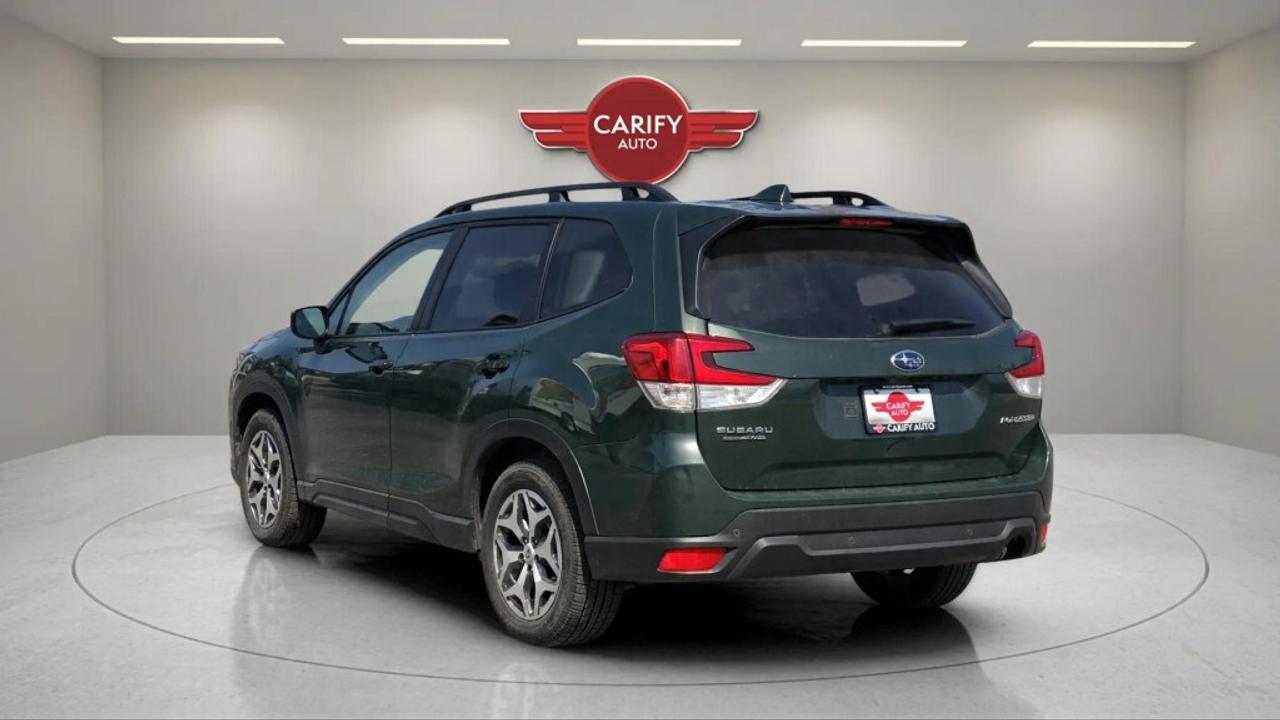 2022 Subaru Forester TOURING Photo