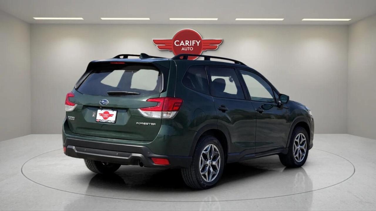 2022 Subaru Forester TOURING Photo