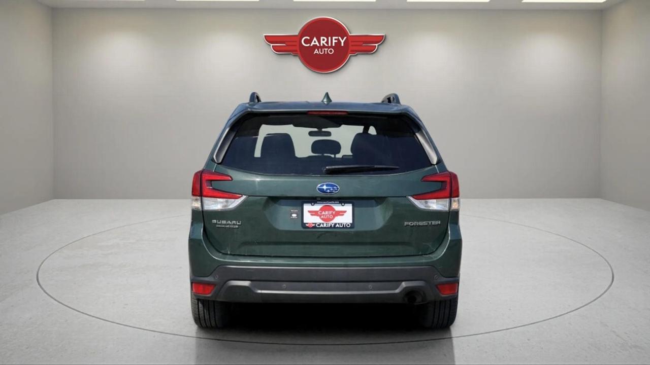 2022 Subaru Forester TOURING Photo