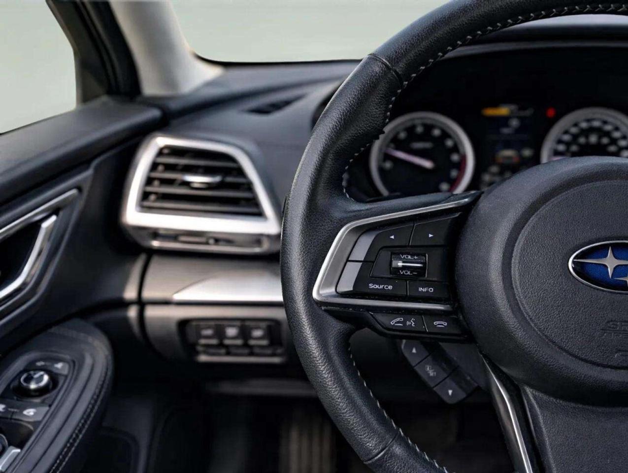 2022 Subaru Forester TOURING Photo