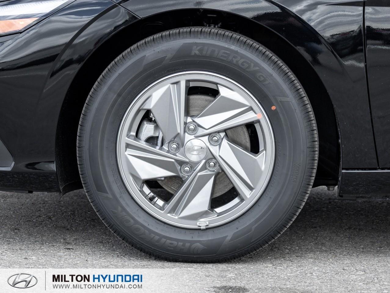 2026 Hyundai Elantra ESSENTIAL 4DR SEDAN Photo3