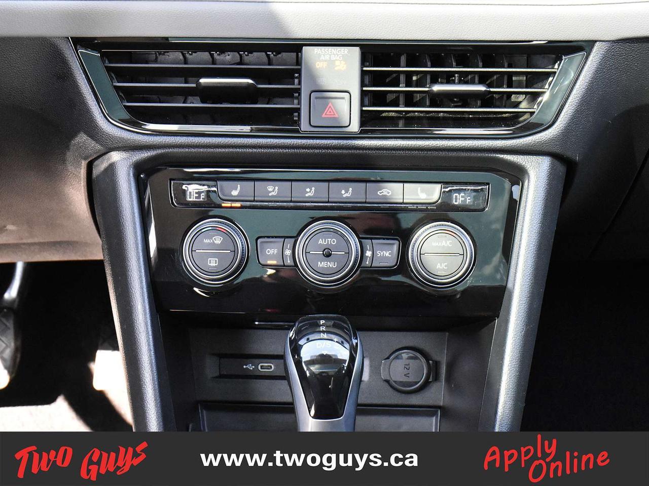 2024 Volkswagen Taos Comfortline FWD Panoroof Back Up Camera Photo
