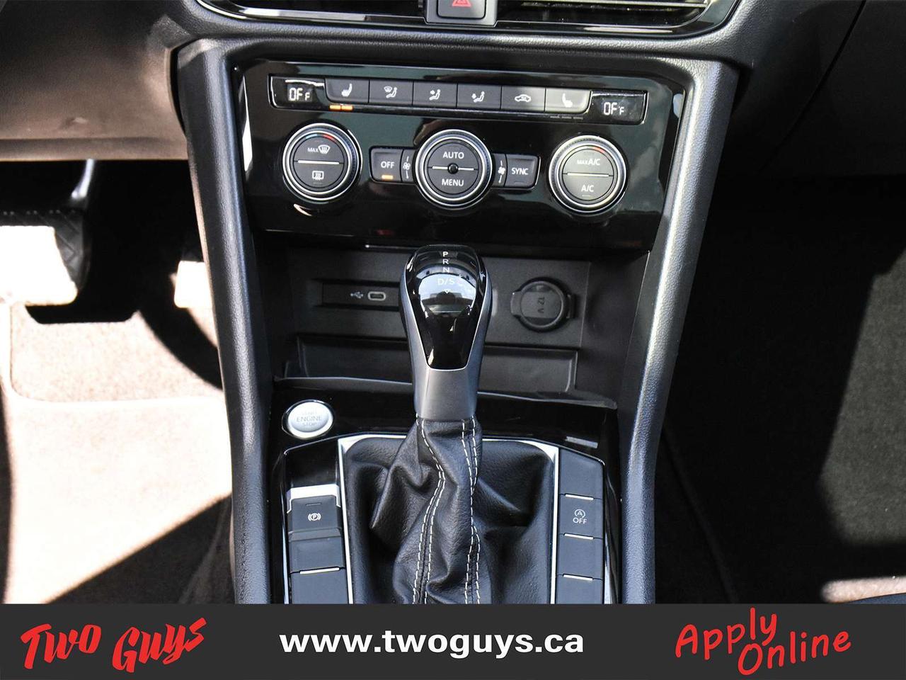 2024 Volkswagen Taos Comfortline FWD Panoroof Back Up Camera Photo