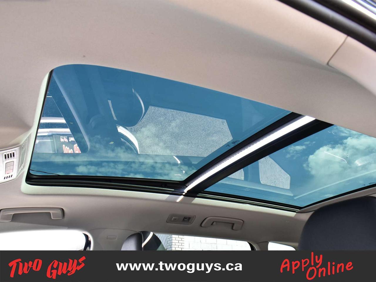 2024 Volkswagen Taos Comfortline FWD Panoroof Back Up Camera Photo