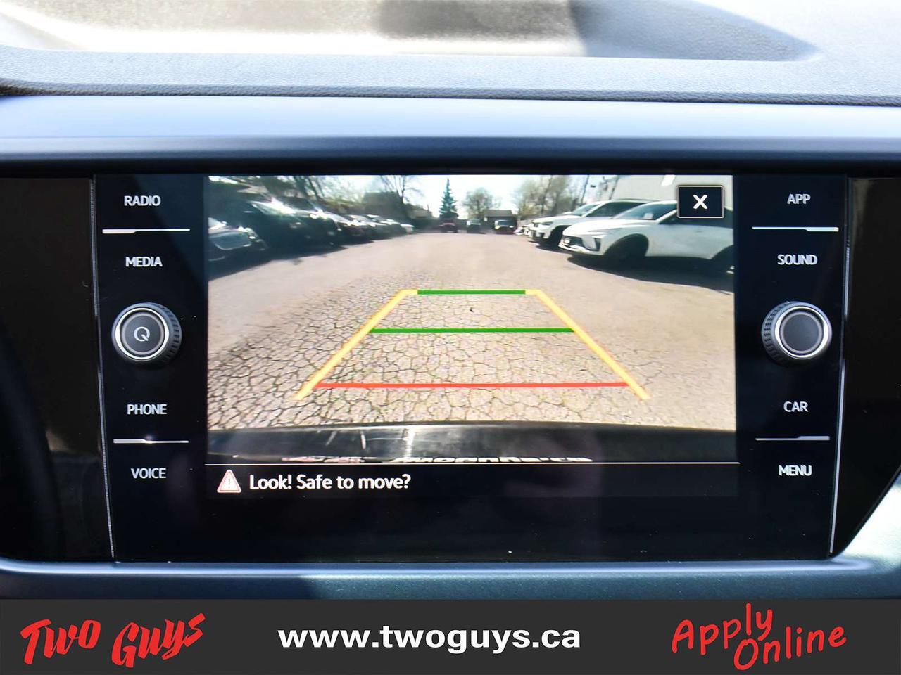2024 Volkswagen Taos Comfortline FWD Panoroof Back Up Camera Photo