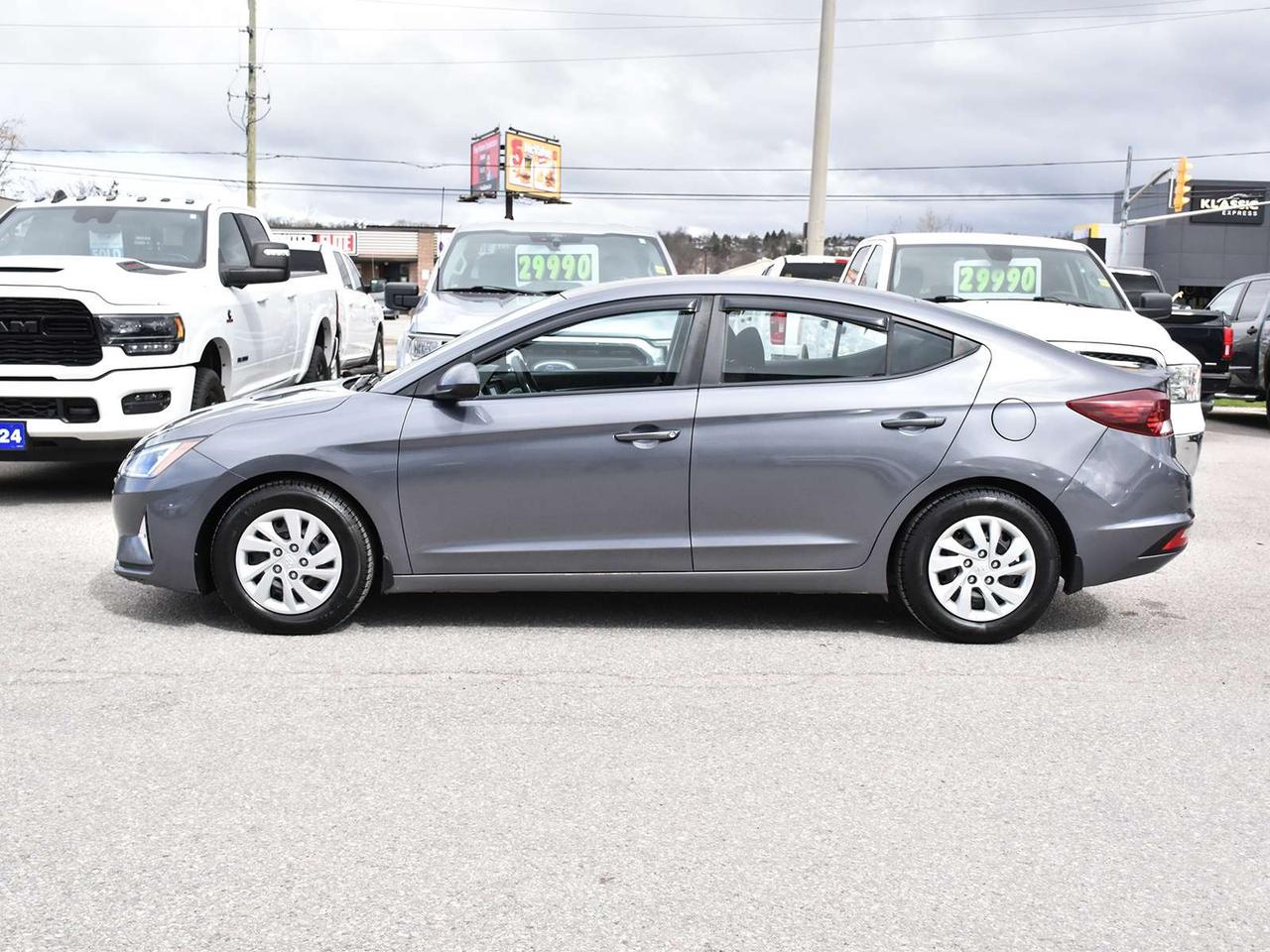 2019 Hyundai Elantra Essential ~Heated Seats ~Bluetooth ~Camera ~A/C Photo4