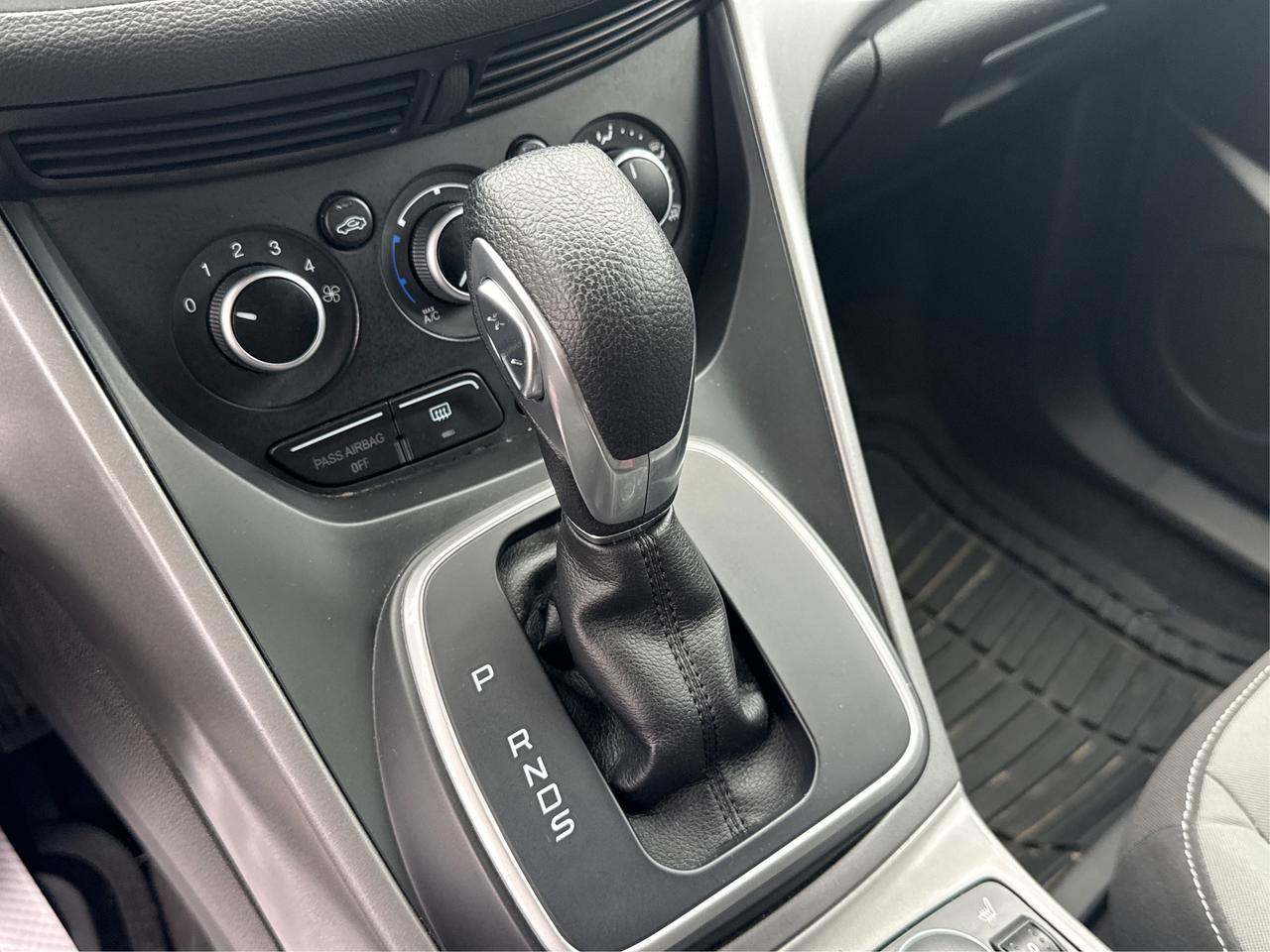 2013 Ford Escape AWD HEATED SEATS MUST SEE WE FINANCE ALL CREDIT Photo