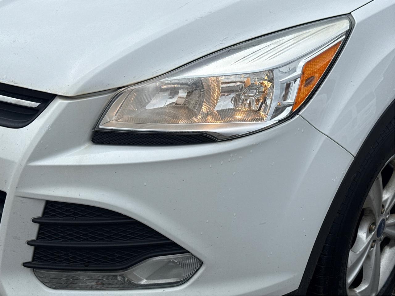 2013 Ford Escape AWD HEATED SEATS MUST SEE WE FINANCE ALL CREDIT Photo