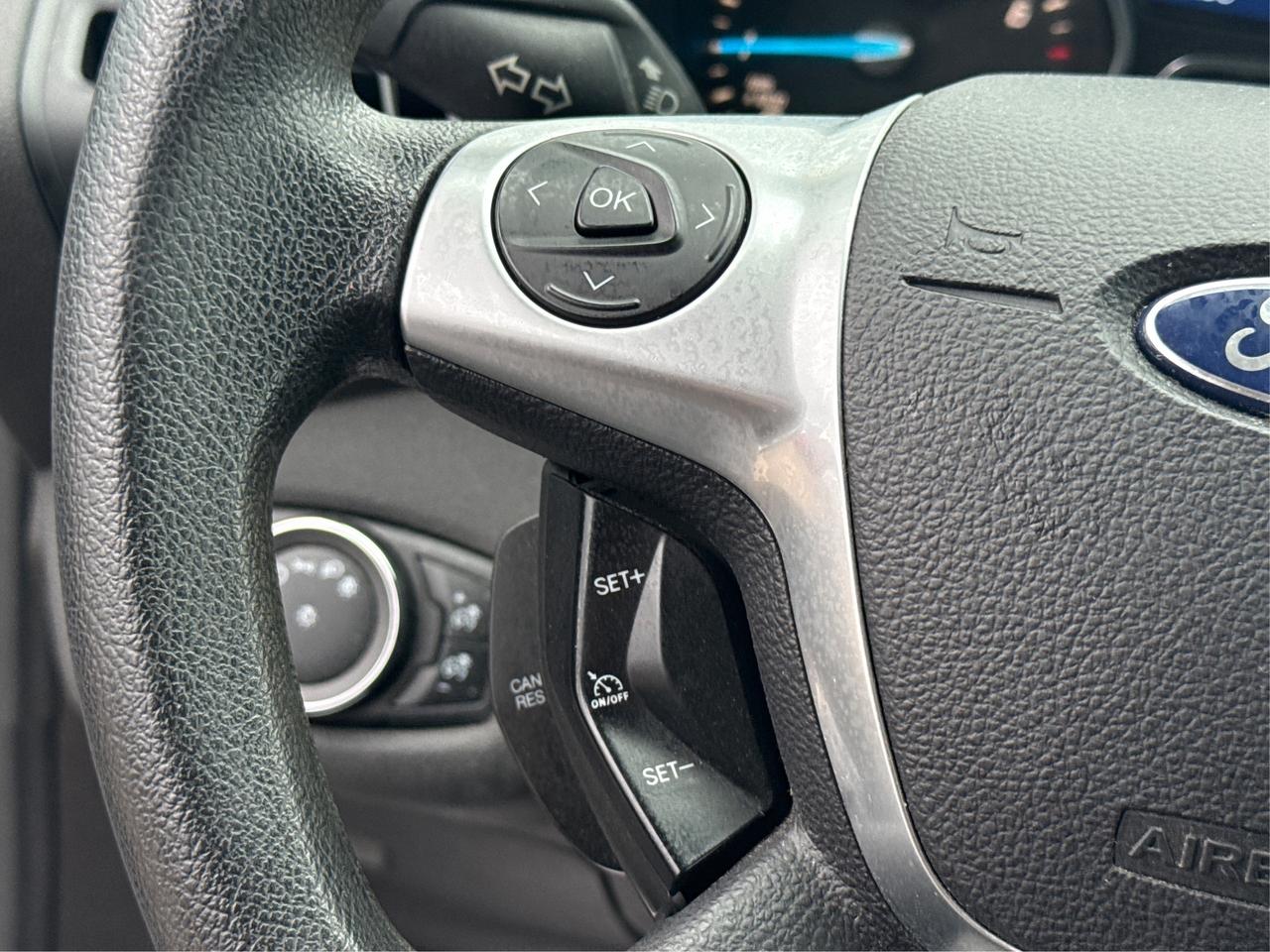 2013 Ford Escape AWD HEATED SEATS MUST SEE WE FINANCE ALL CREDIT Photo
