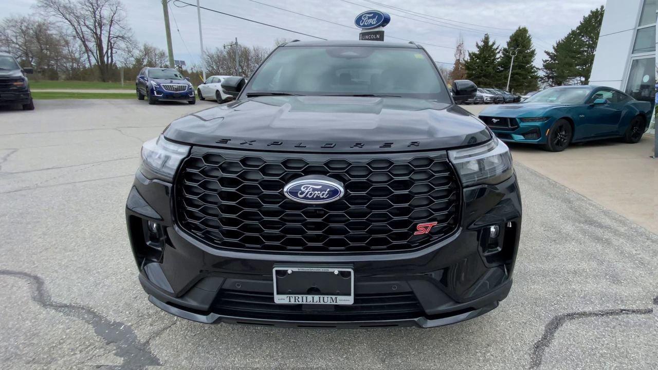 2026 Ford Explorer ST Photo2