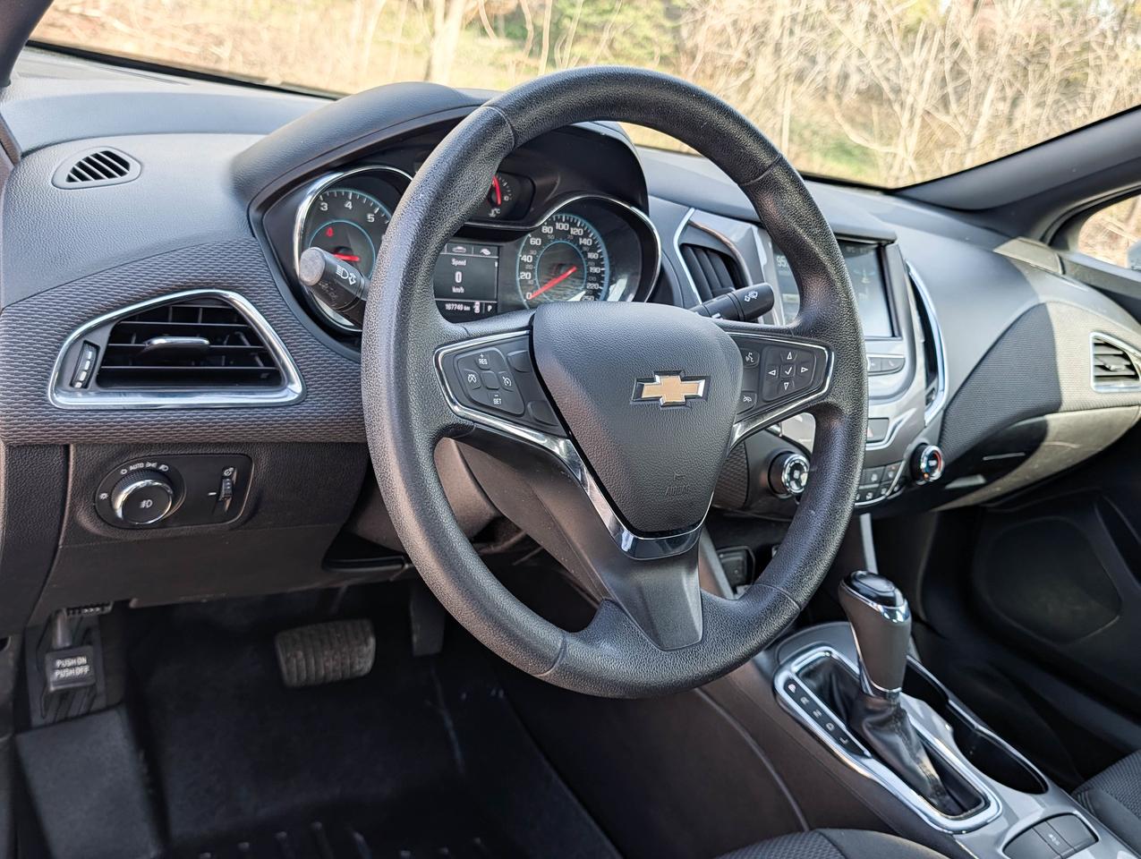 2017 Chevrolet Cruze LT Photo